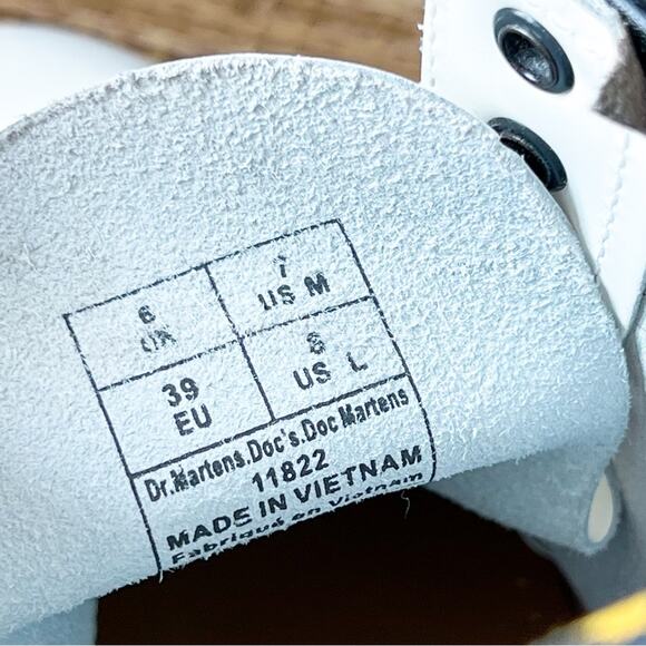 Dr Martens 11822 White Leather 8 Eye Lace-Up Combat Boots Women’s Size 8 - Picture 7 of 8